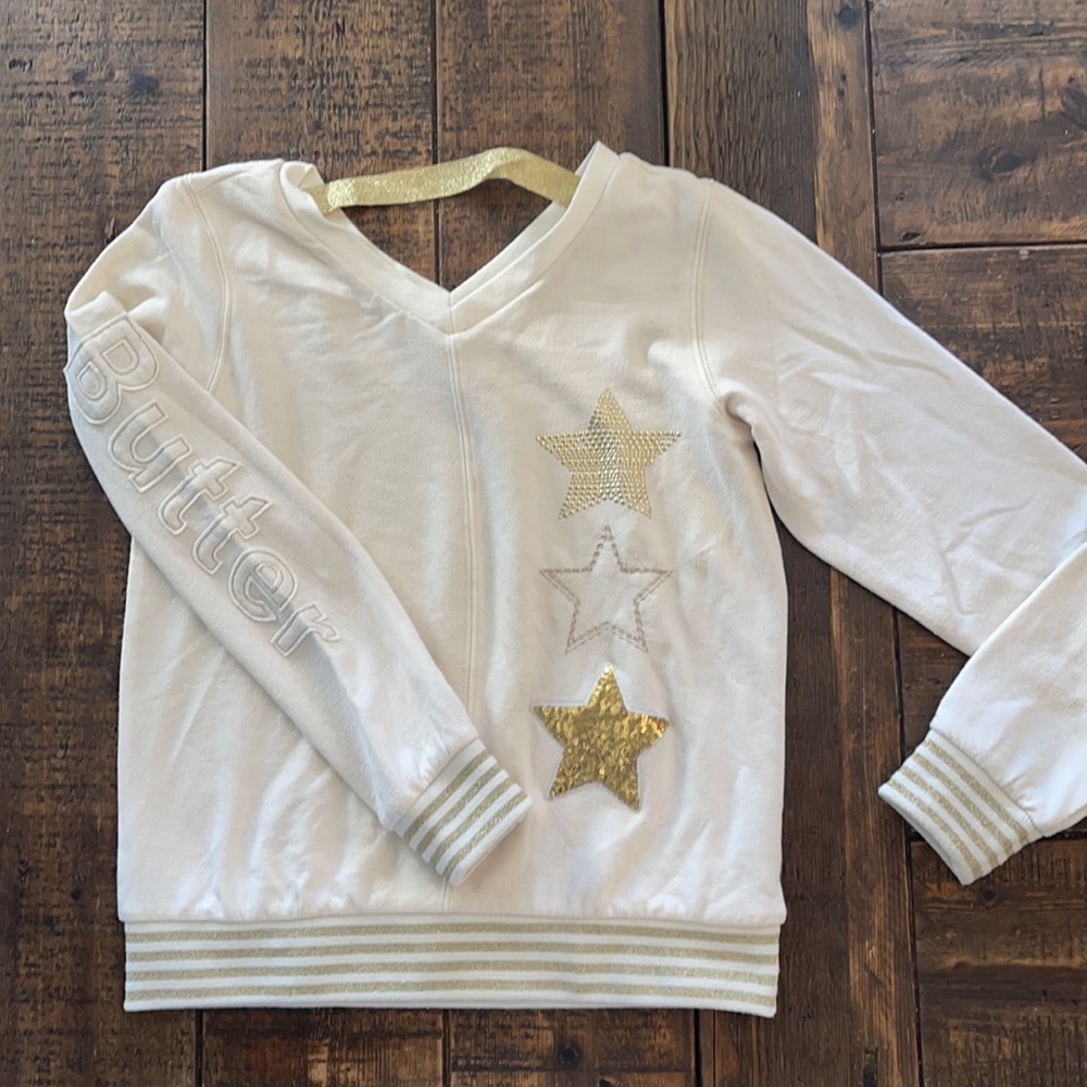 Super cozy girl’s cream BUTTER sweatshirt! New without tags. Never worn. Size 12